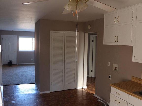 2nd image of 806 Fairlawn Ct