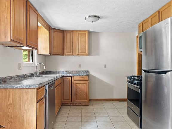 5th image of 102 Doris Ave