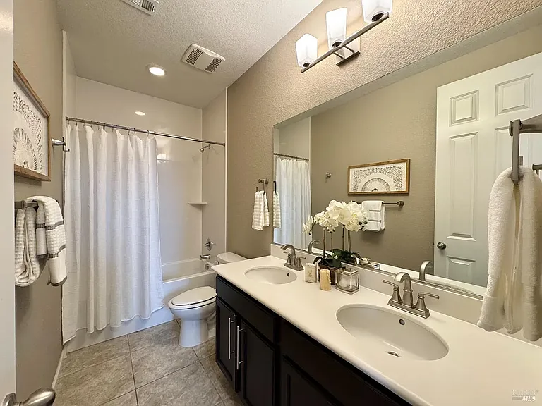 874 Erin Way — Photo 14
