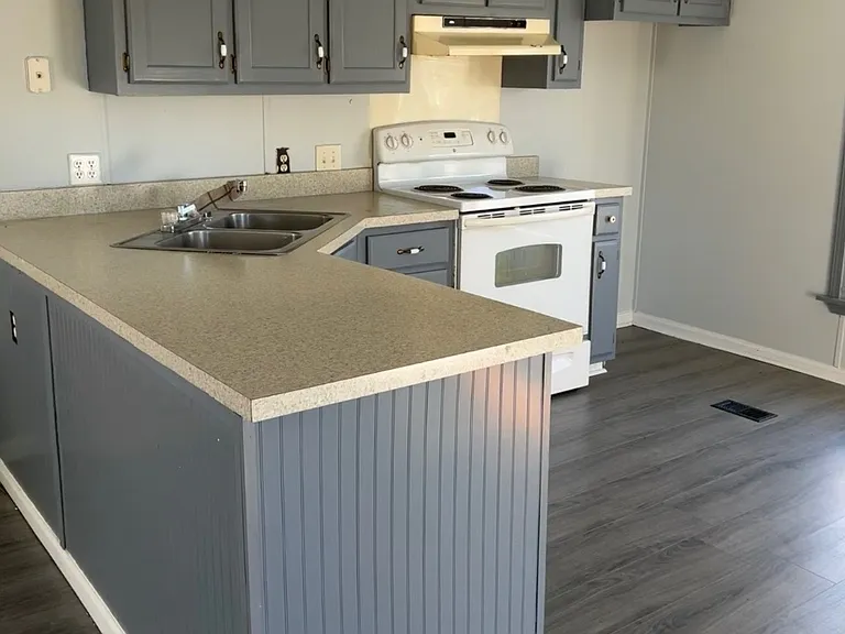 365 Wonderland Rd — Photo 3