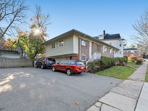 4th image of 301 S Orange Ave
