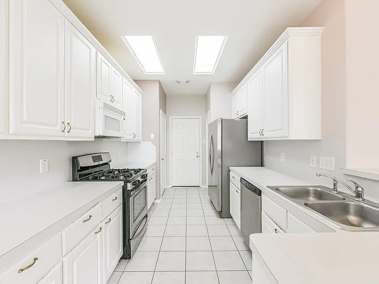 6326 Veranda Green Trl — Photo 15