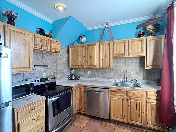 5th image of 8 1/2 Noyes St