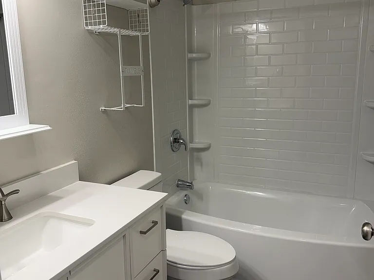 706 E Dyann Dr — Photo 6