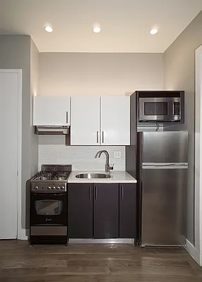 Rented by Realty Advisors Group | media 90