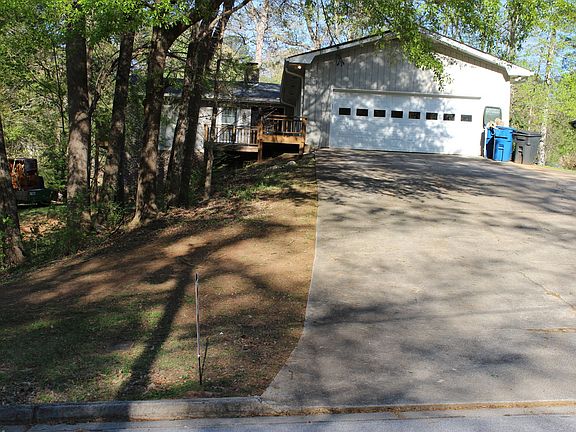 3rd image of 3738 Clubhouse Ln SE
