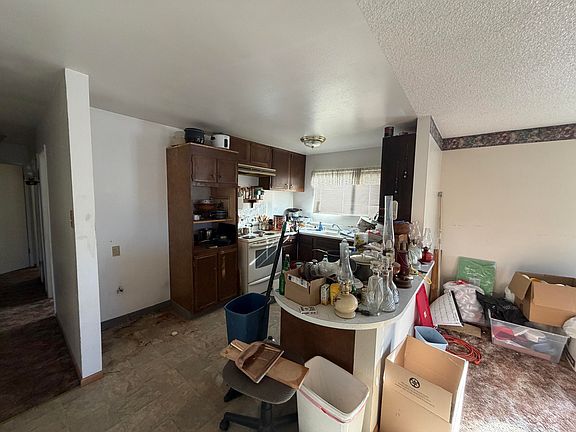 4th image of 209 2nd St