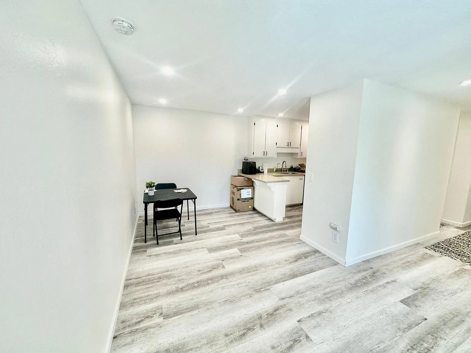 1750 Halford Ave — Photo 4