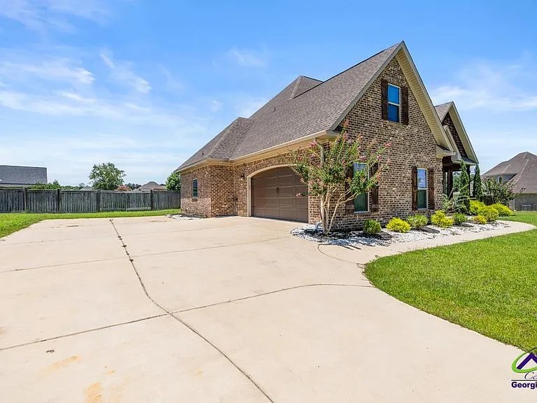 1052 Chattahoochee Dr — Photo 5