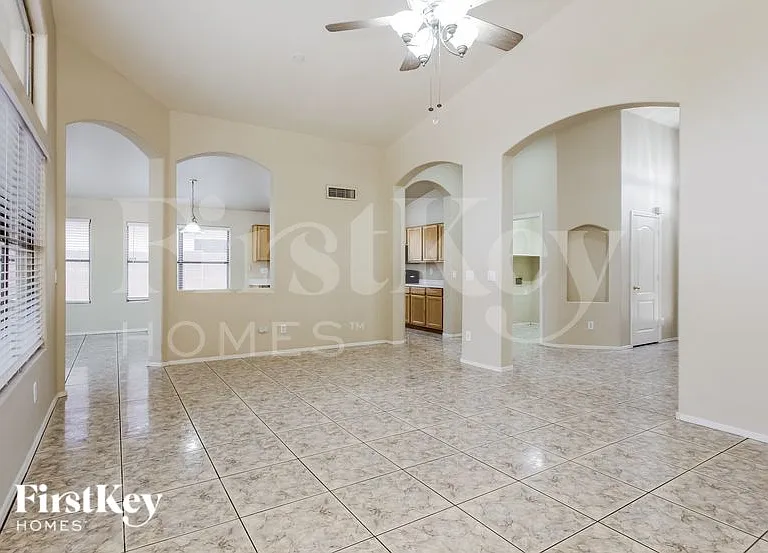 2405 N 128th Dr — Photo 3