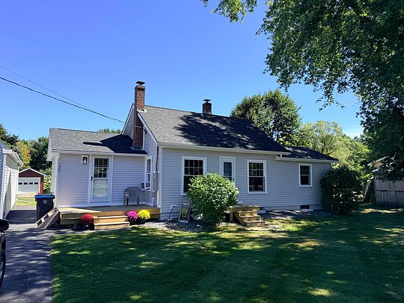 3rd image of 127 Main Street
