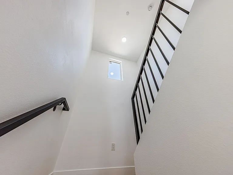 Huge 2, 3 & 4 Bed 2026 Townhomes — Photo 29