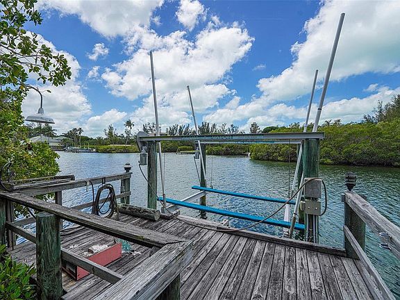 3rd image of 6533 Bayou Hammock Rd