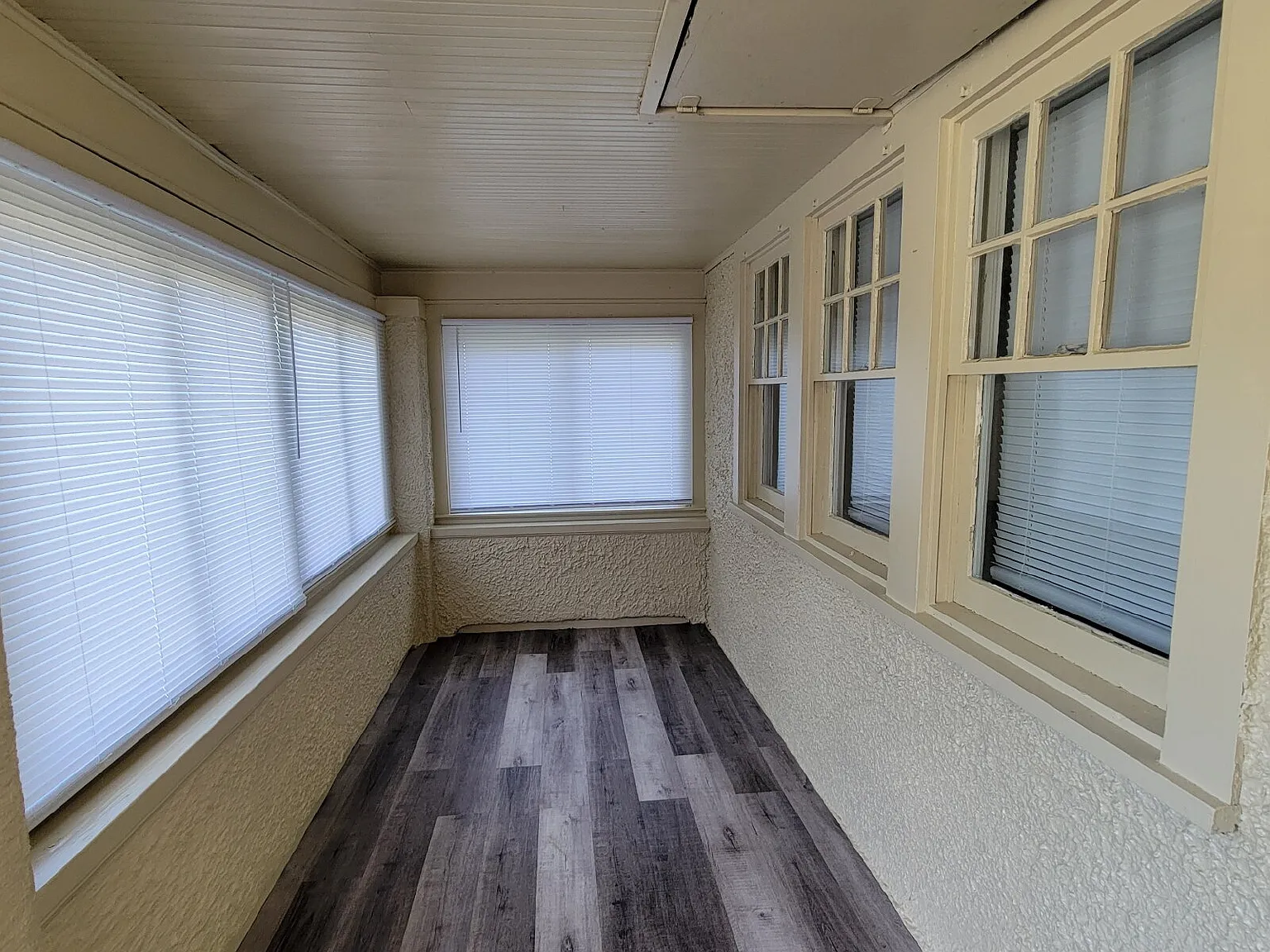2 bed, 1.0 bath, $1,070 — Photo 3