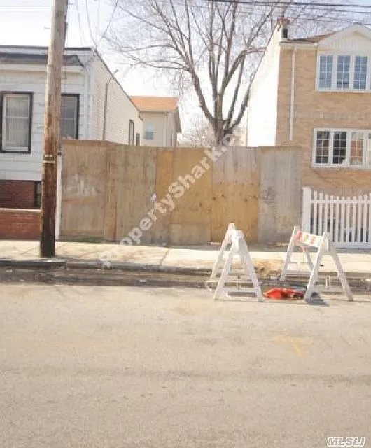 Building Photo 4