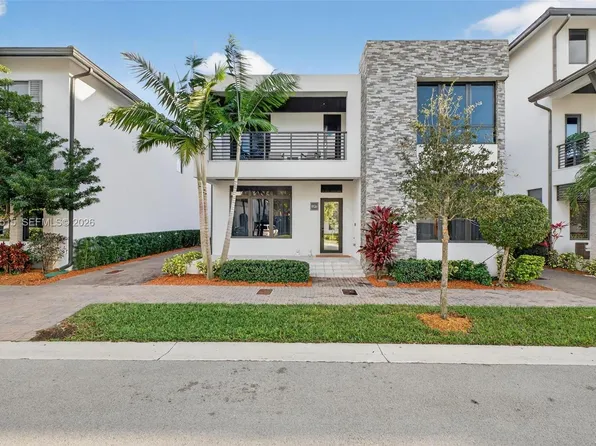 8126 NW 48th Ter, Doral, FL 33166