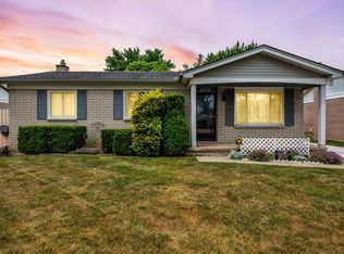 29951 Willow Pointe Dr, Roseville, MI 48066