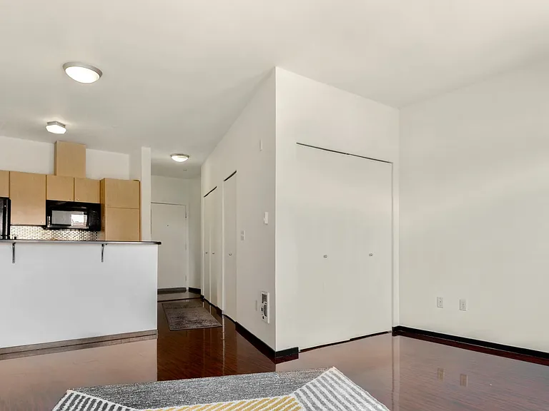 412 11th Ave #9 — Photo 2