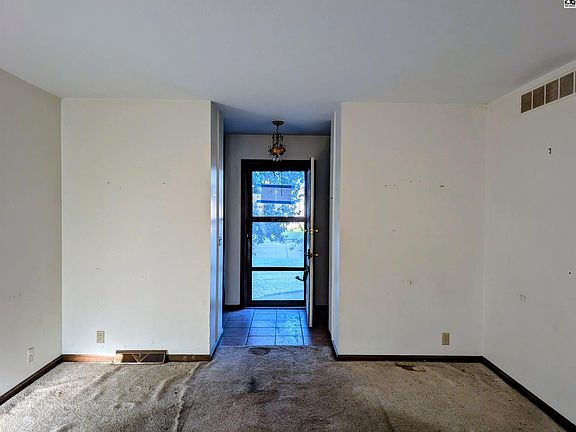 3rd image of 758 Moundview Ave