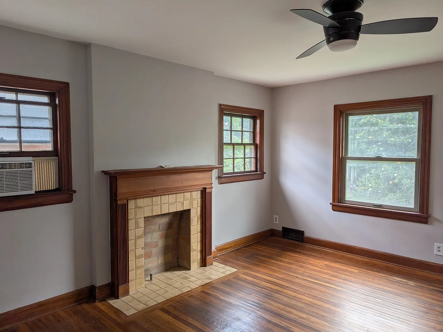 1 bed, $1,200 — Photo 2