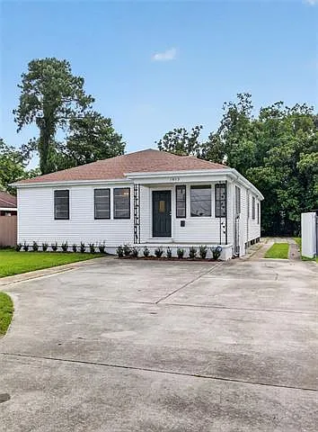 4 bed, 2.0 bath, 1823 sqft, $2,000 — Photo 1