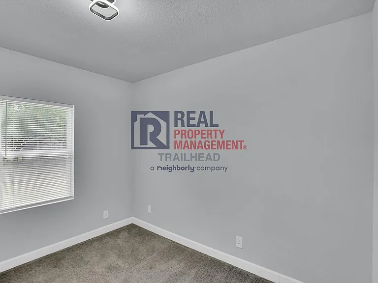556 NW Lorna St — Photo 16