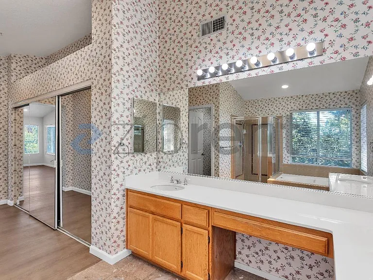 1001 Sandhurst Dr — Photo 58