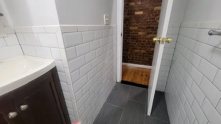 Rented by Chartwell Manhattan Realty | media 20