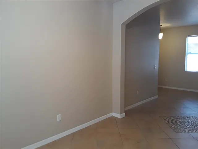 4 bed, 2.5 bath, 2012 sqft, $2,350 — Photo 4