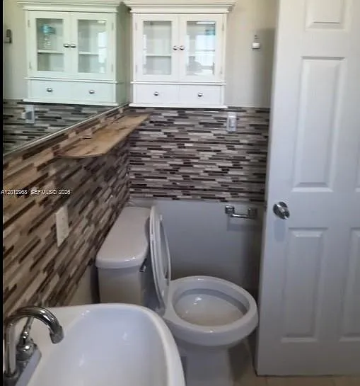 2735 NW 28th St #2735 — Photo 2