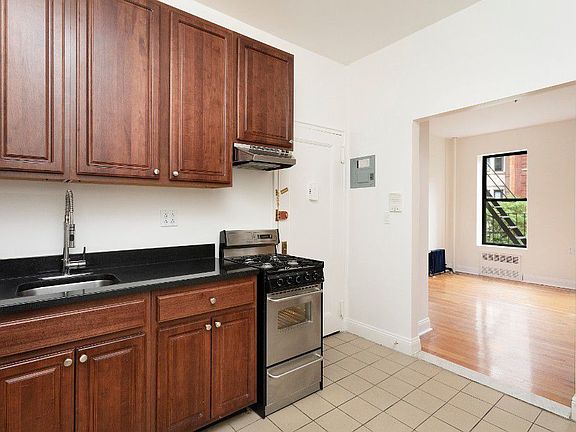 2nd image of 209 W 80th St APT 3A
