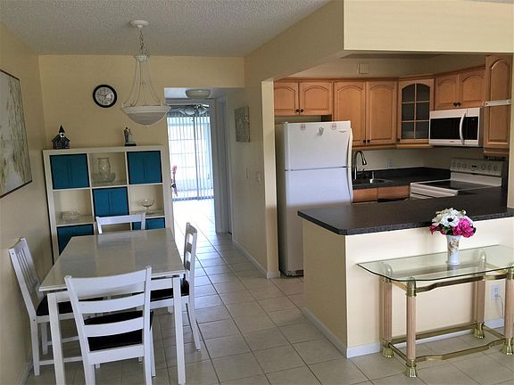 4th image of 15 Cambridge Cir