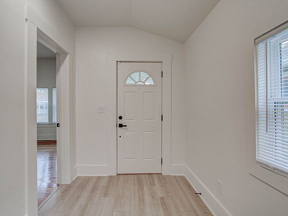 5th image of 1219 Lexington Ave