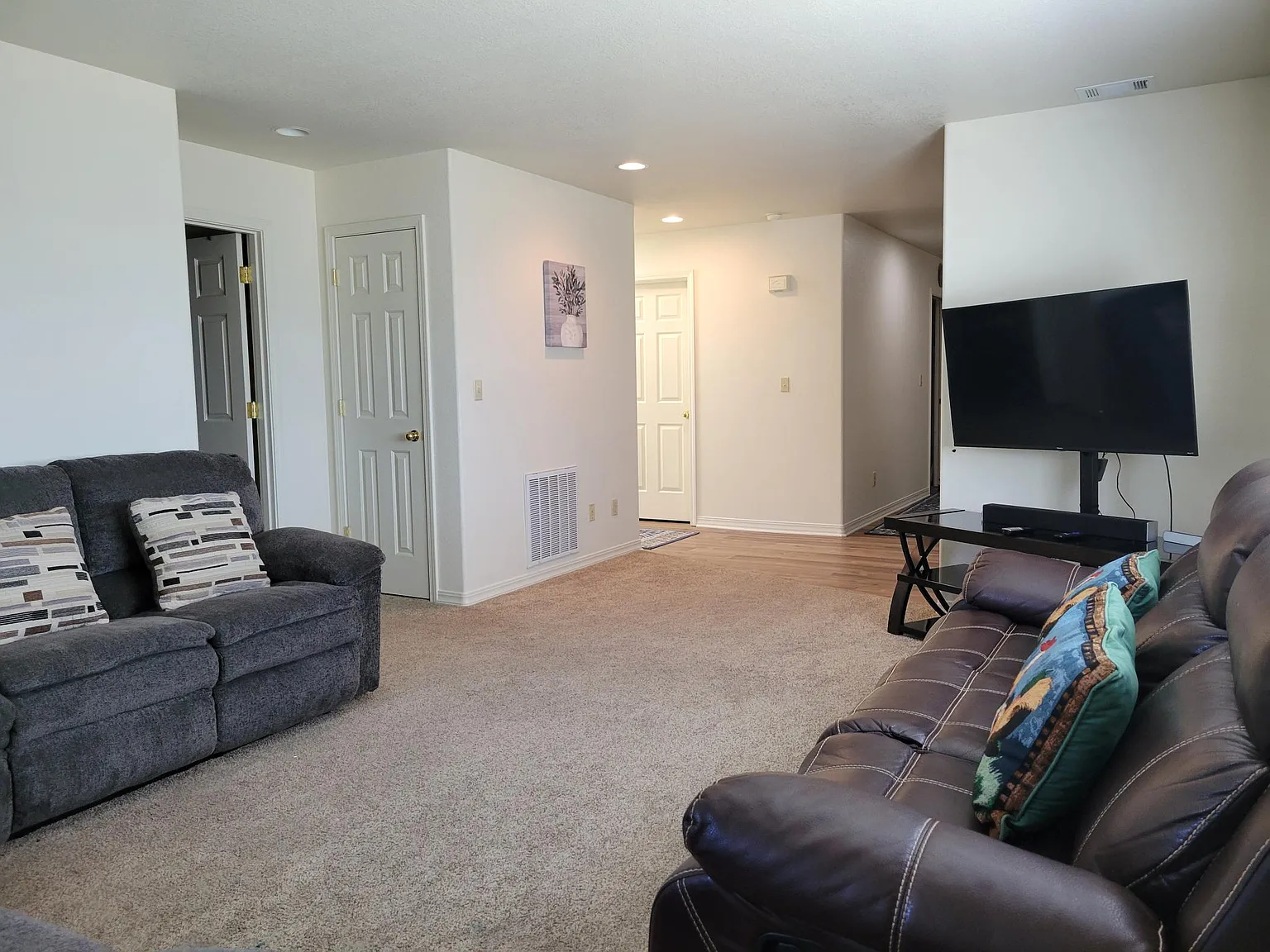 2 bed, 1300 sqft, $2,550 — Photo 2