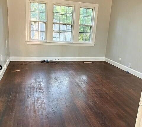 3rd image of 617 Fairfax Avenue NE