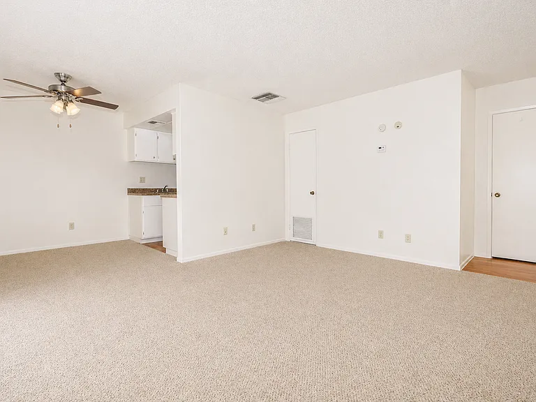 El Dorado Apartments — Photo 5
