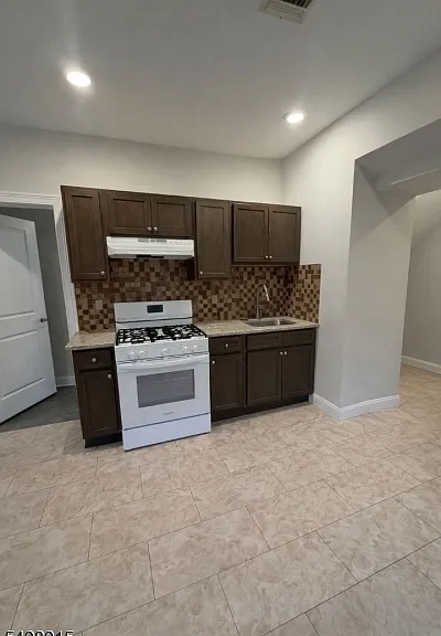 144 N 8th St #2 — Photo 9