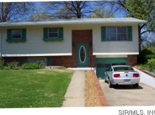 105 Newport Dr, Collinsville, IL 62234