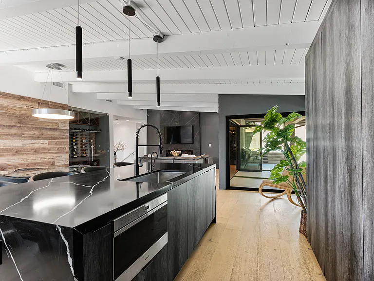 344 Arno Way — Photo 6