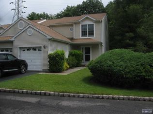 28 Foxwood Sq S #28, Old Tappan, NJ 07675