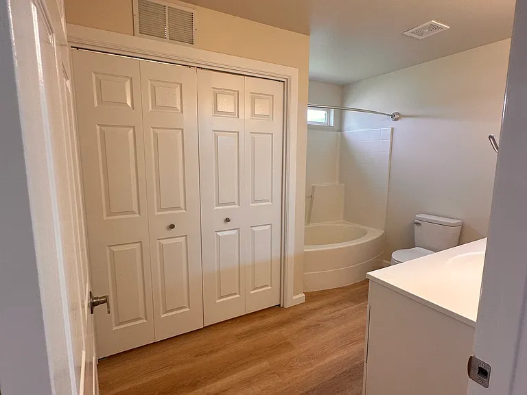 2105 E White Oak Ct #201 — Photo 14