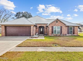 200 Bull Run Cir, Broussard, LA 70518
