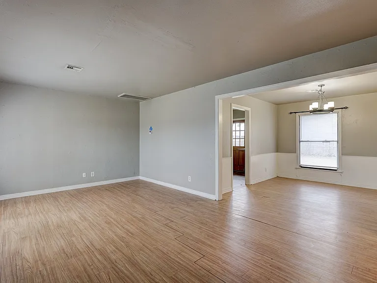 2849 Cambridge Ct — Photo 10