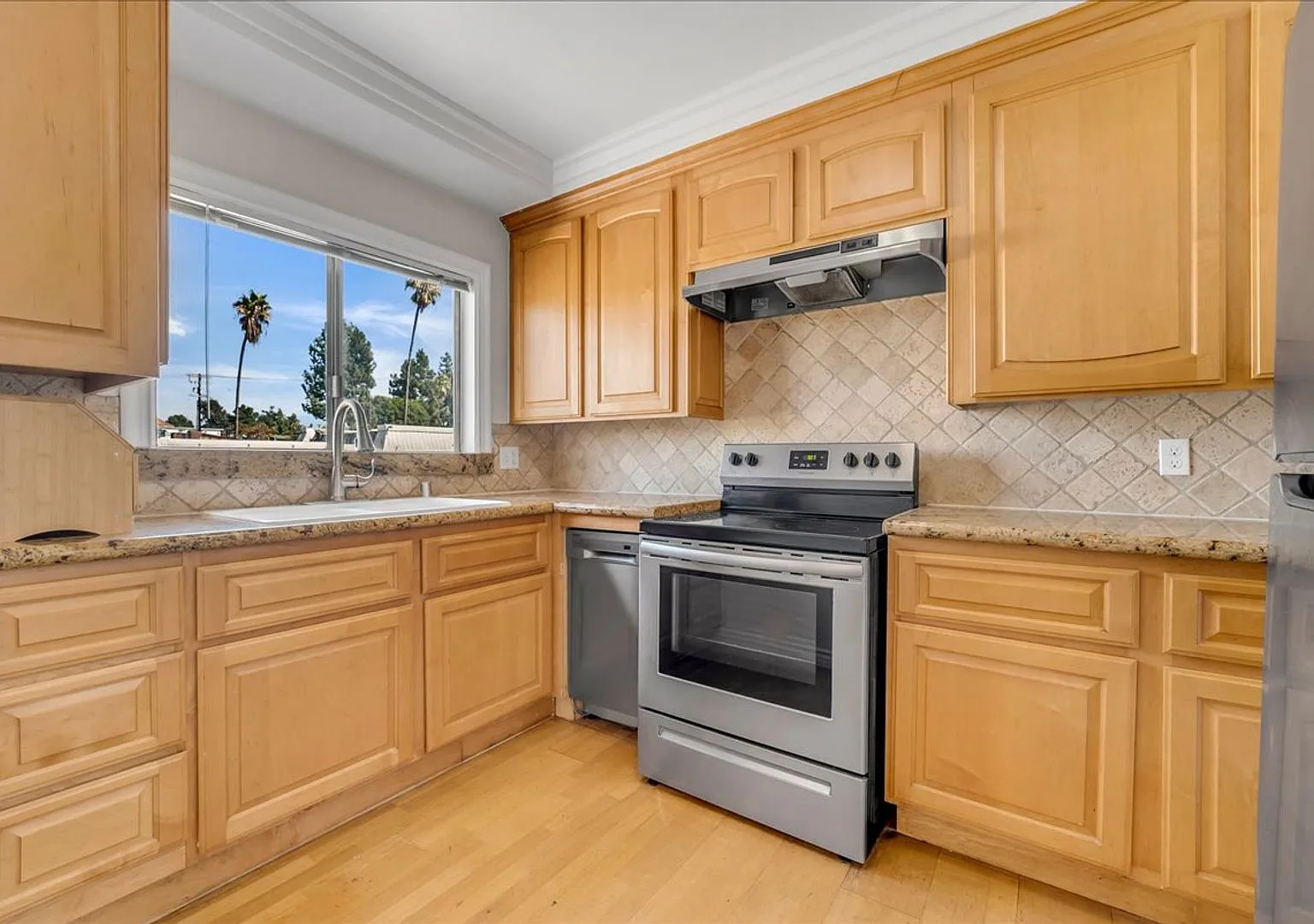 Charming North Hollywood Apartment! — Photo 3