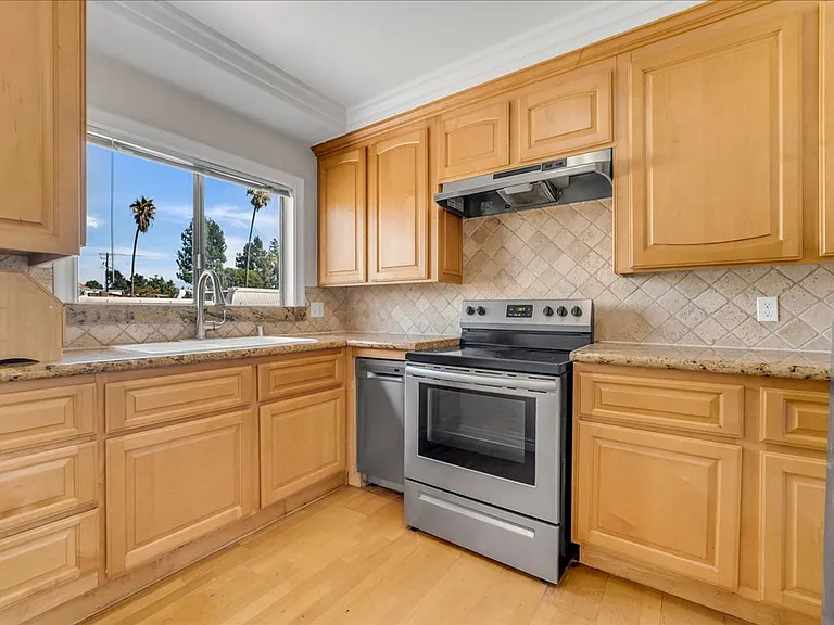 11661 Erwin St #15 — Photo 3