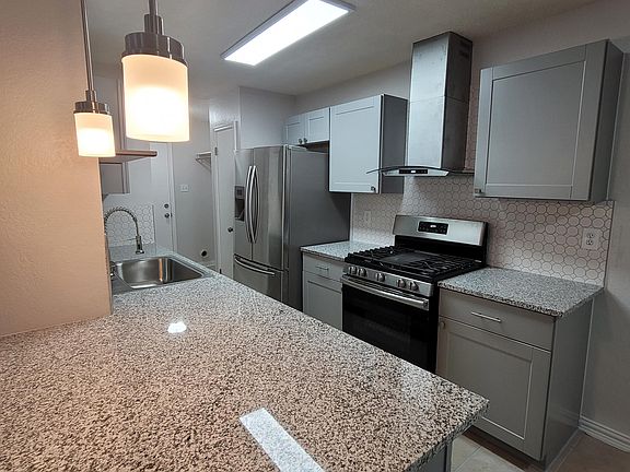 5th image of 1305 York Castle Dr #A