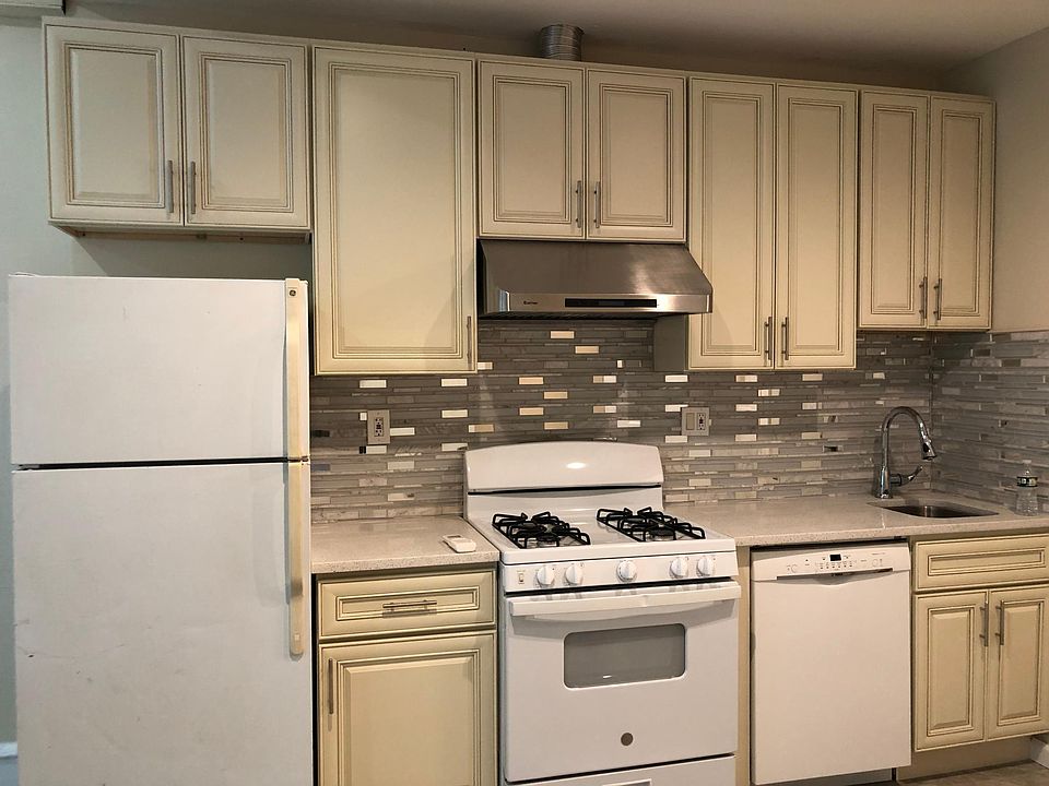 1st image of 529 Dickinson St #1F