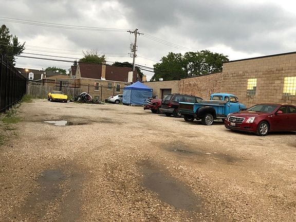 3rd image of 7442 W Belmont Ave