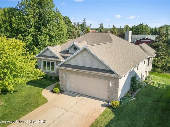 7625 Blue Spruce Ln, Lansing, MI 48917