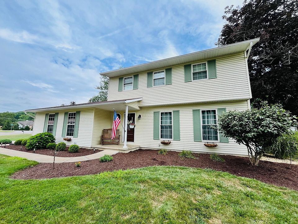 1st image of 1115 Surrey Dr